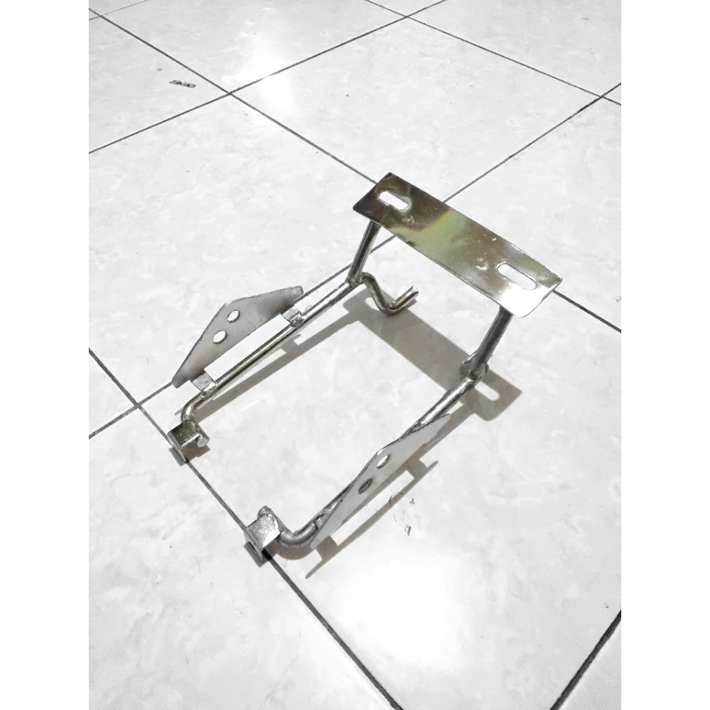 PANGKON DUDUKAN LAMPU DEPAN LAMPU PESEK GL PRO. GL MAX. BAHAN TEBAL BESI CROM PRESISI