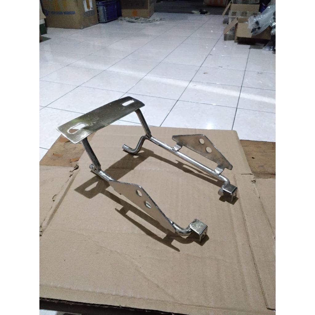 PANGKON DUDUKAN LAMPU DEPAN LAMPU PESEK GL PRO, GL MAX. BAHAN BESI TEBAL CROM PRESISI