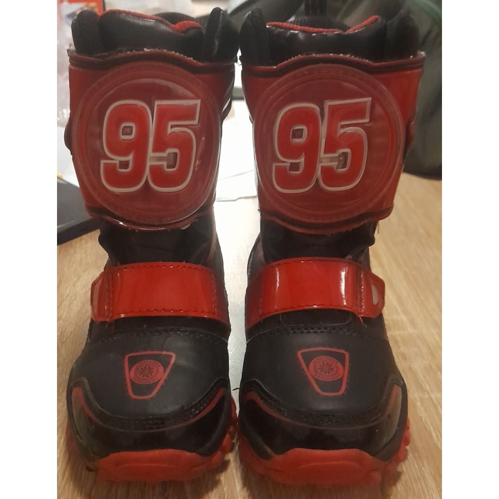 Preloved Sepatu Disney Anak Cars