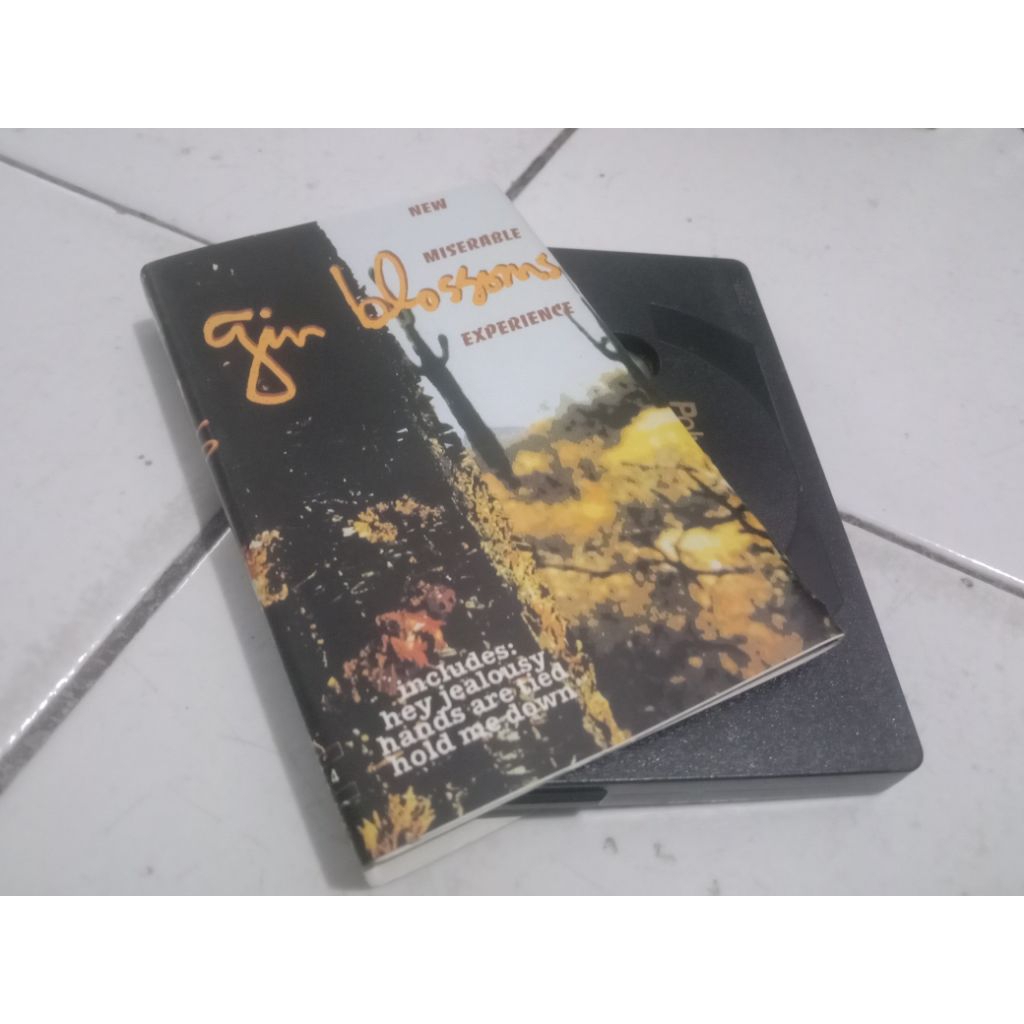 Kaset Pita Gin Blossoms