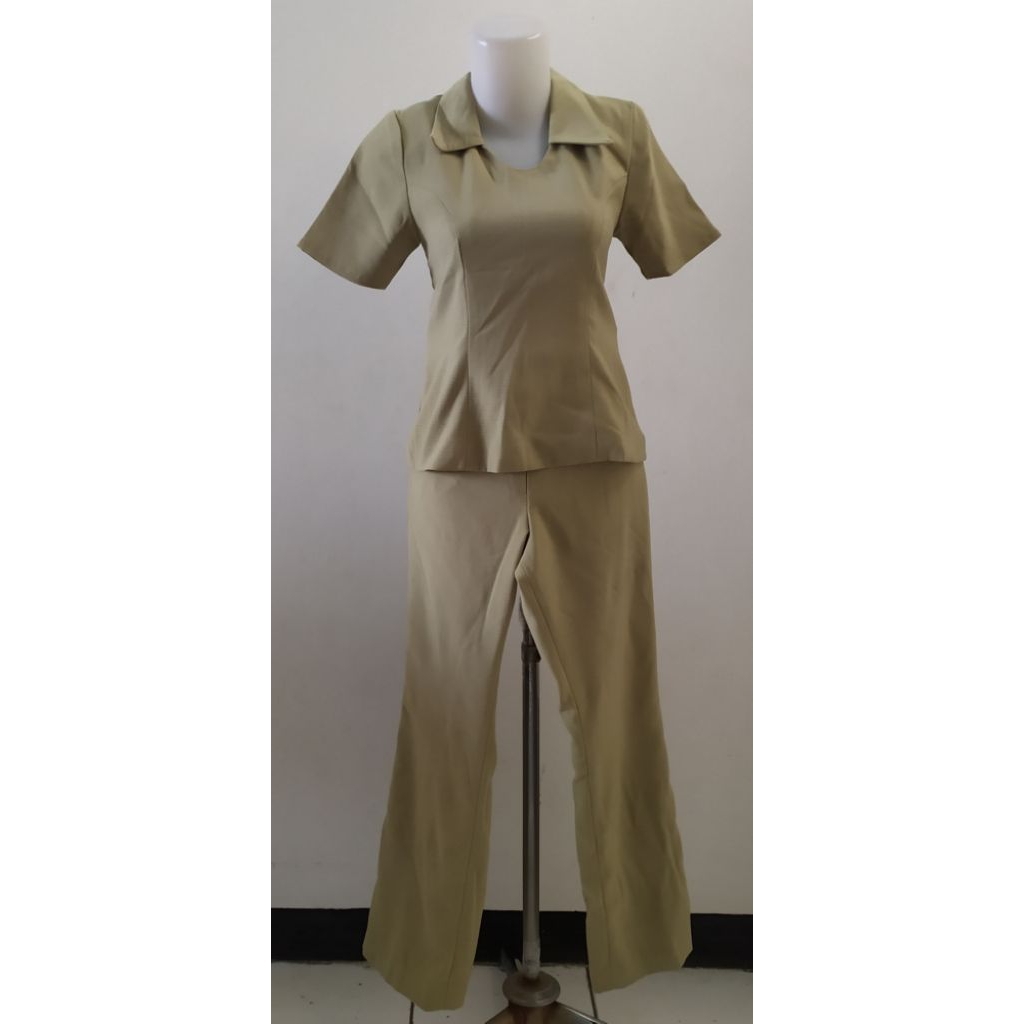 Setelan blazer baju+celana warna khaki(Preloved)