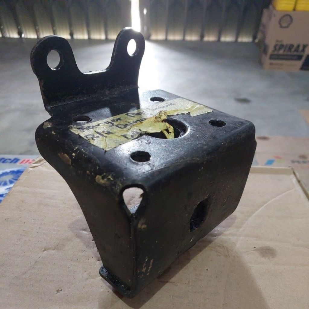 HANGER PER BELAKANG BAGIAN BELAKANG DYNA DUTRO 130HT