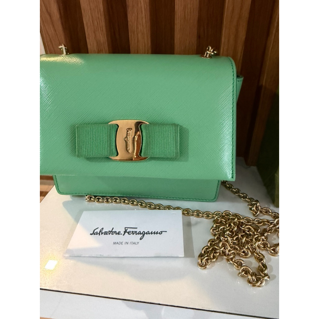 tas minj feragamo original