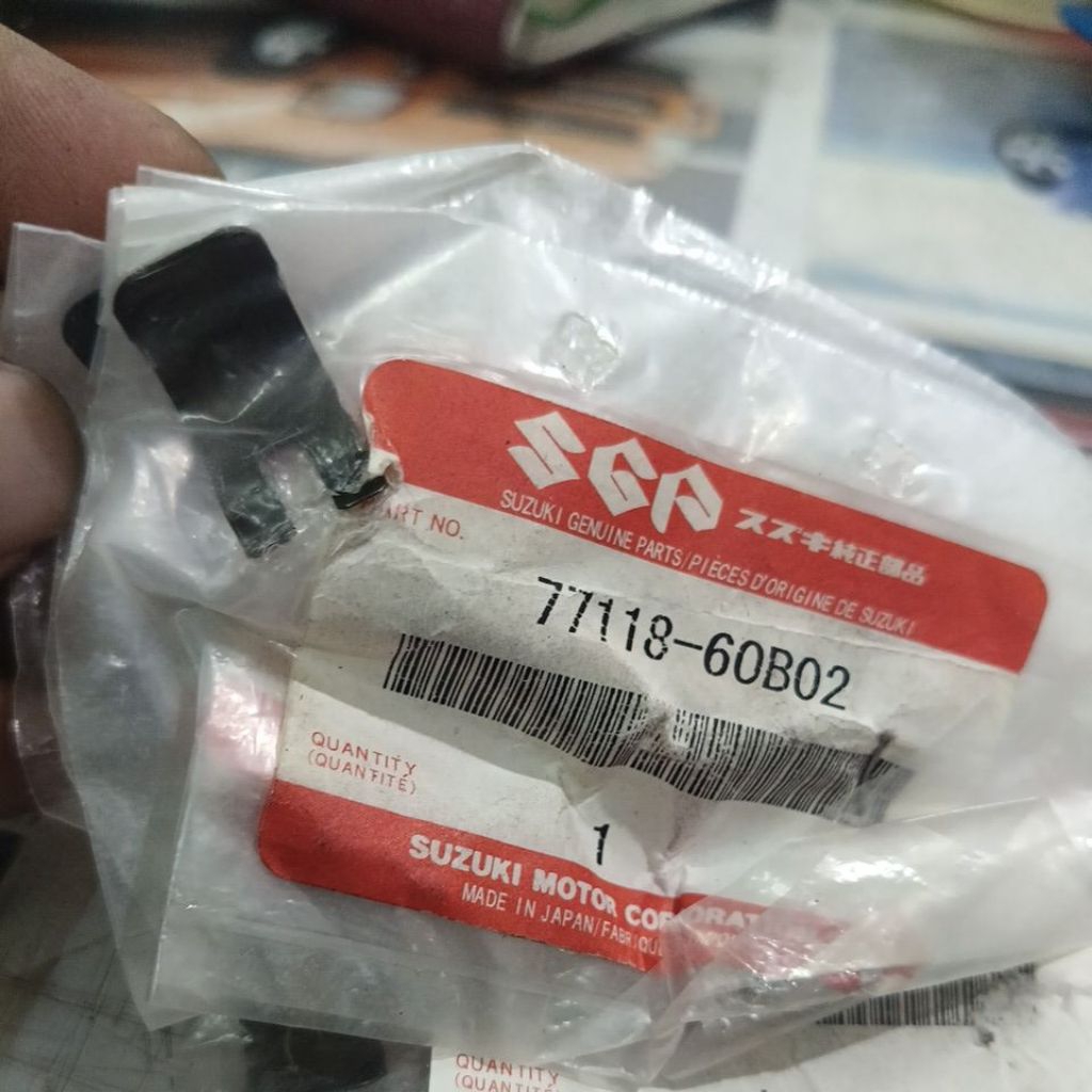 Per pintu bensin Vitara, Escudo, Escudo kapsul, Baleno