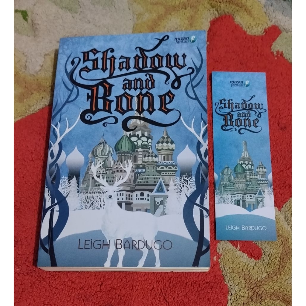 Novel Leigh Bardugo "Shadow and Bone" 100%ORI preloved koleksi pribadi
