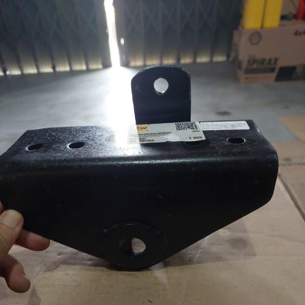 HANGER PER DEPAN BAGIAN DEPAN KANAN PS100 OLD PS120 OLD UMPLUNG