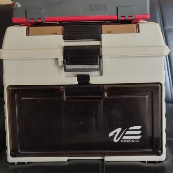 Box versus 8050 putih limited
