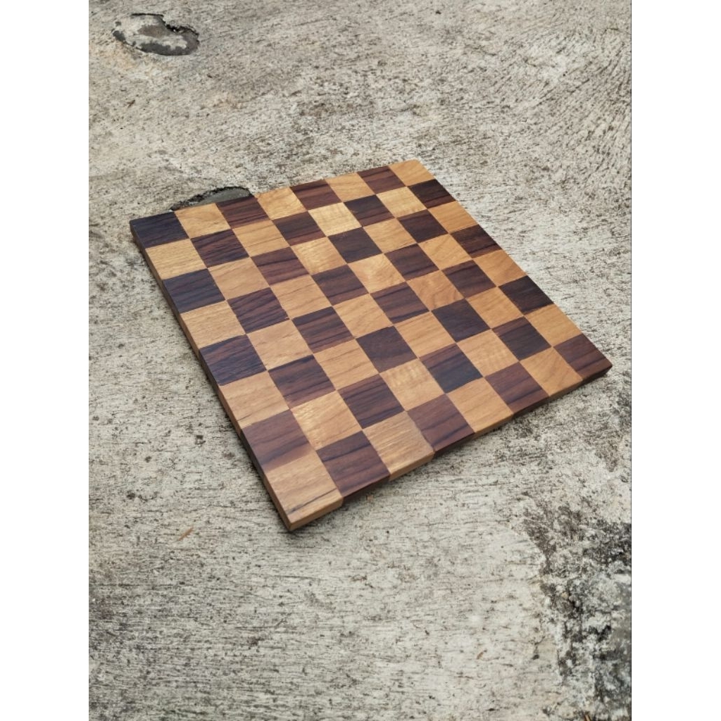 papan catur kayu kombinasi kayu sonokeling dan kayu jati ukuran 35*35cm
