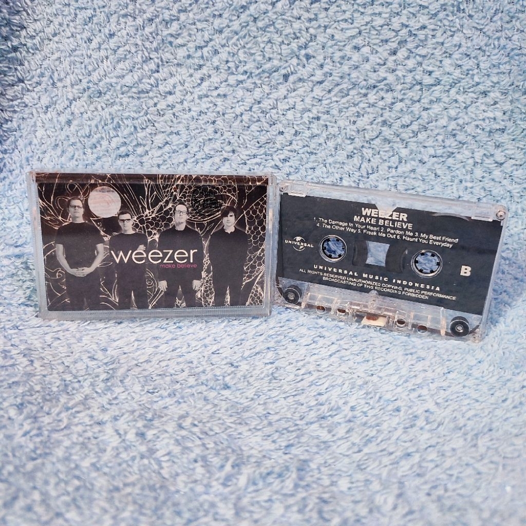 Kaset Pita Weezer Make Believe