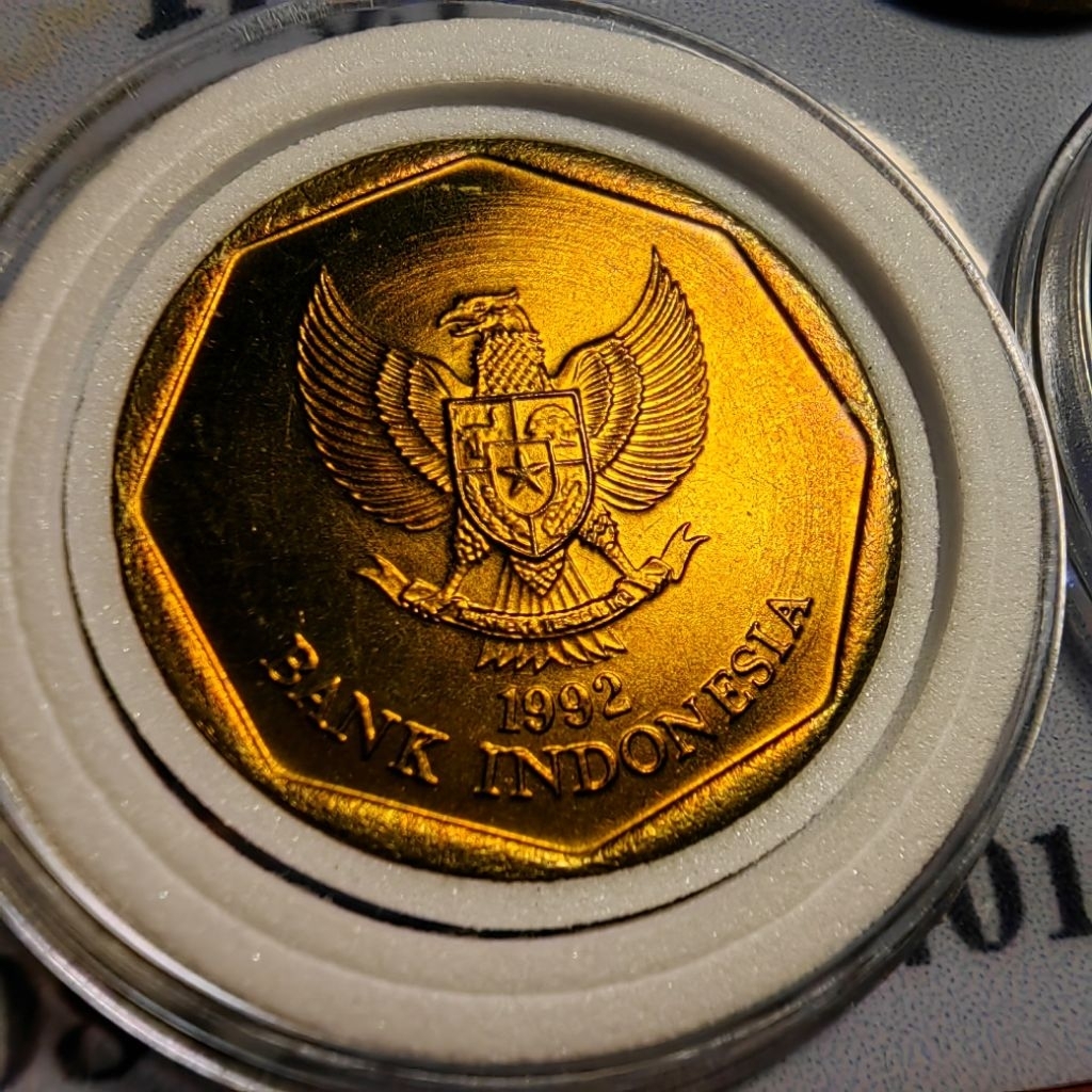 (TAHUN LANGKA) 100 rupiah karapan sapi 1992 GRESS plus pelindung koin ORY ASLI