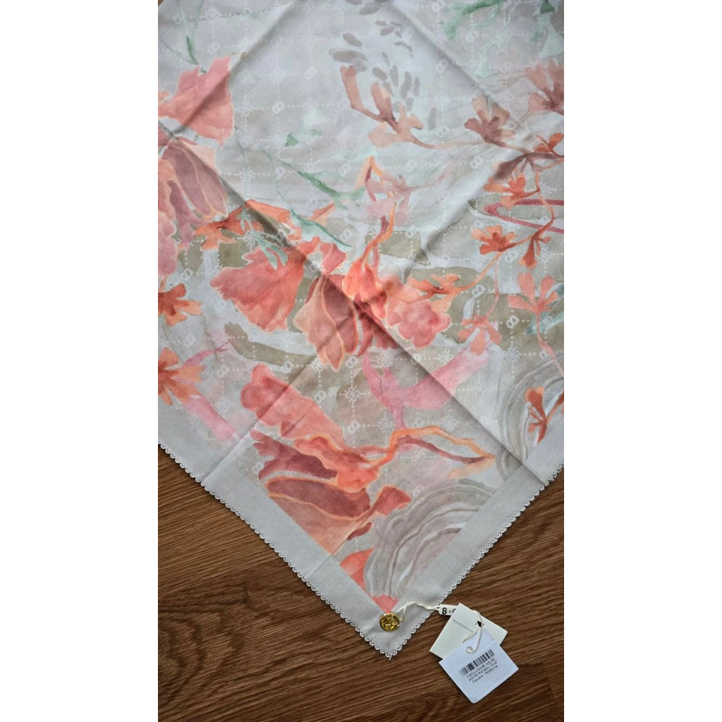 AS IS Buttonscarves RM Xanadu Abalone Parfum