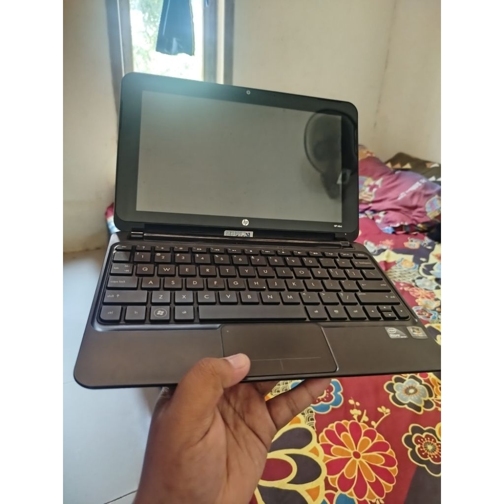 Laptop HP mini kondisi Matot untuk Bahan