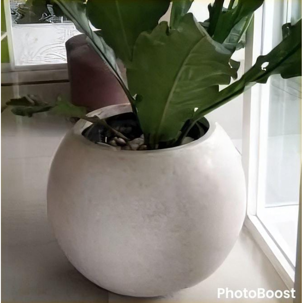 pot tanaman teraso model bola putih glossy