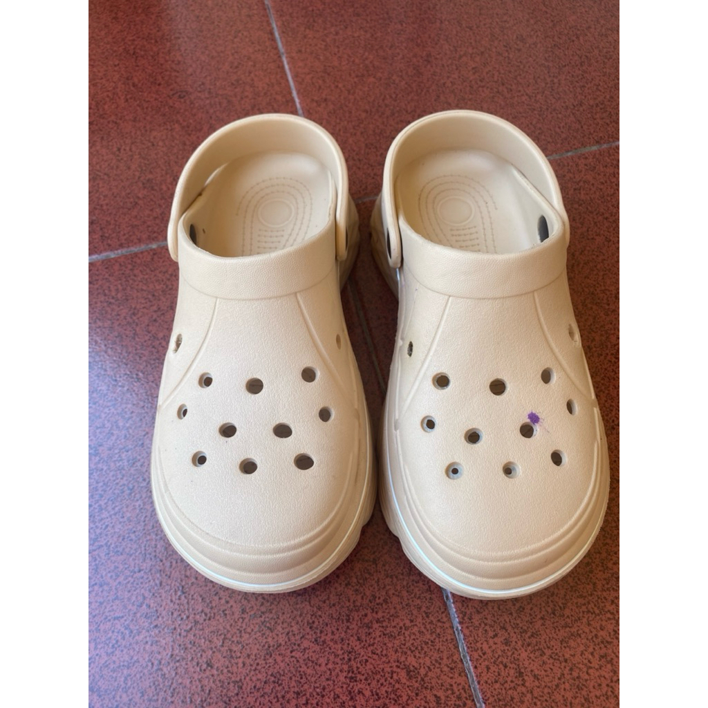 (preloved) sepatu sandal crocs wanita brown size 36