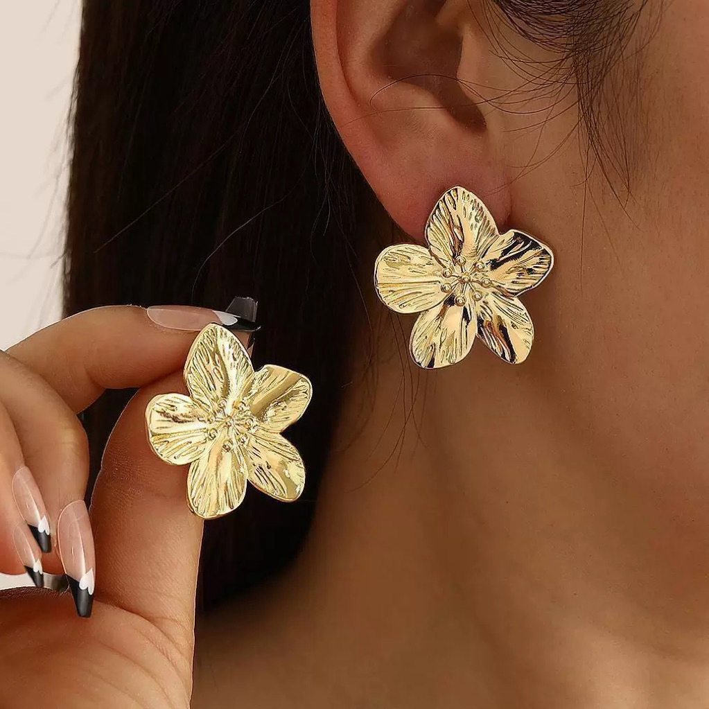 anting bunga warna emas giwang gold cantik mewah elegan aksesoris fashion wanita dewasa bali pantai 