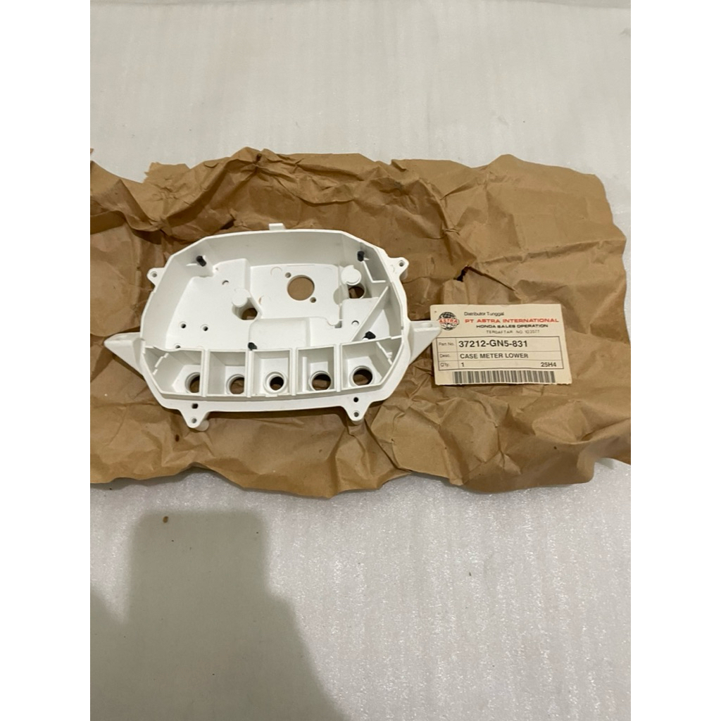 Case Assy Speedometer Cover Bawah Tulang Mangkok Putih Bawah Spido Honda Grand Ori 37212-GN5-831 372