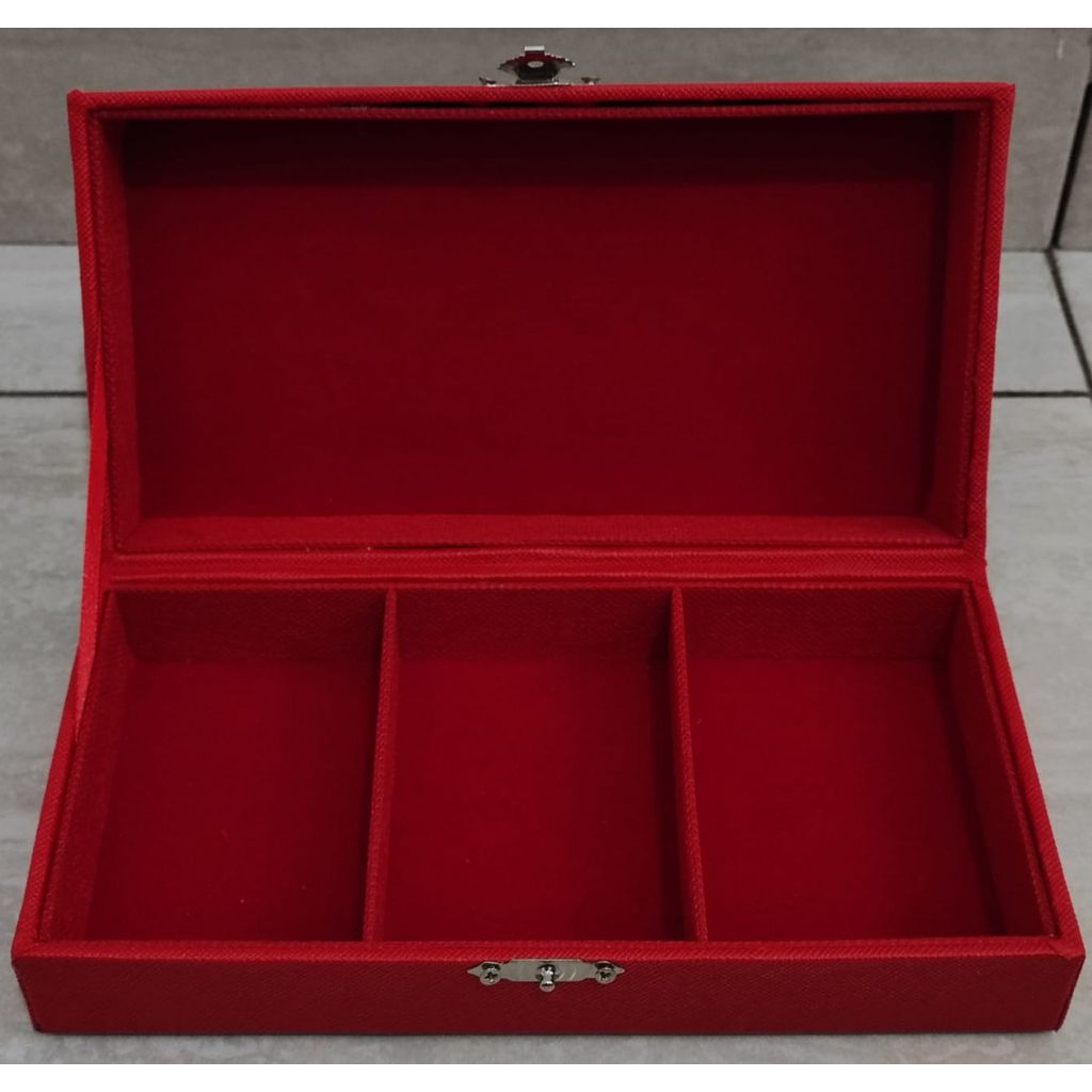 kotak perhiasan bahan bludru