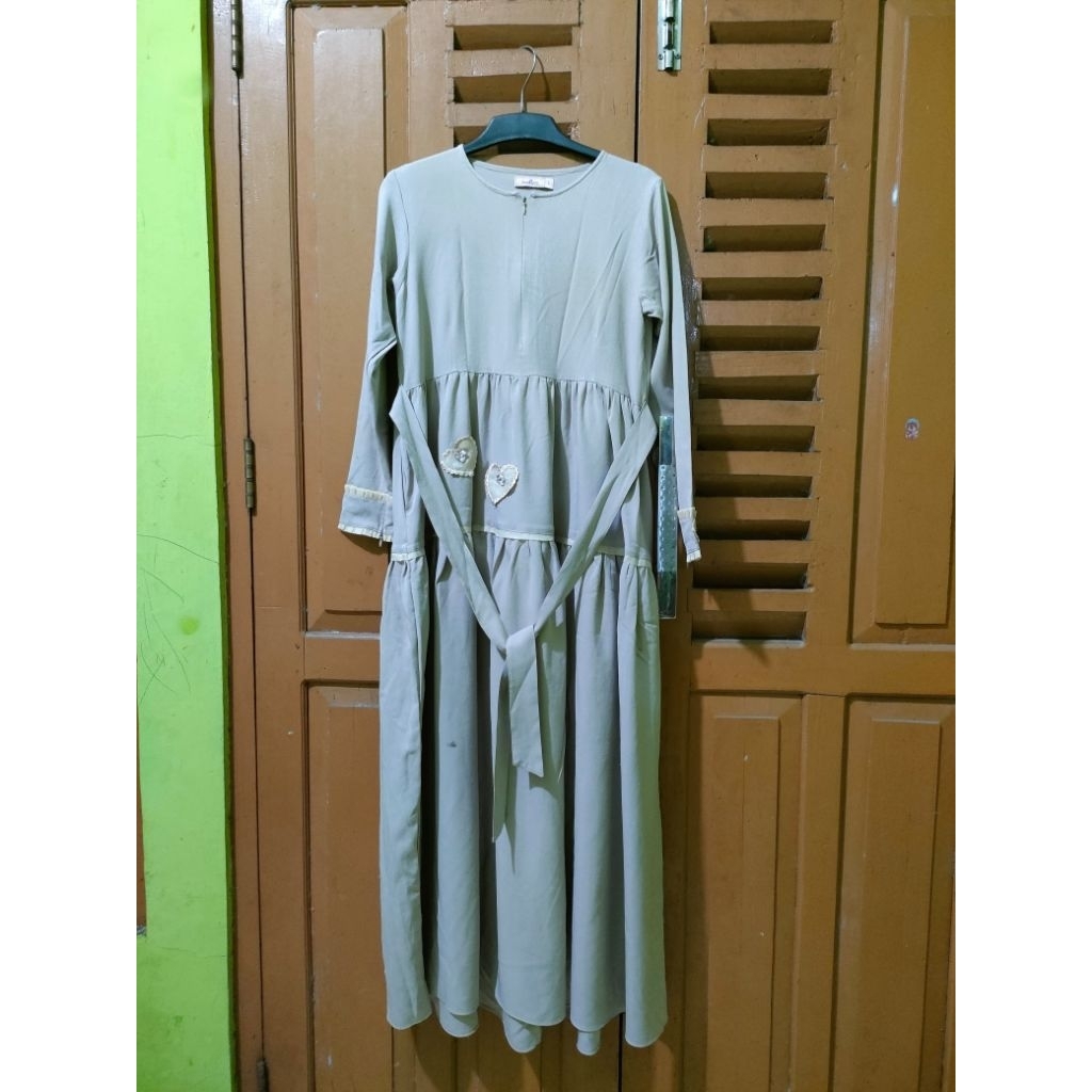 Gamis Emmaqueen PL
