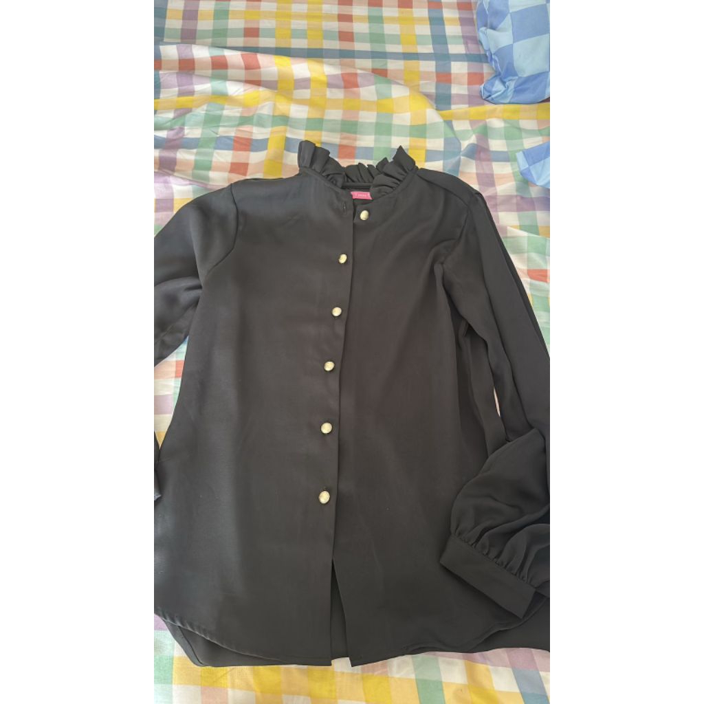 Maryam shirt hitam by femme outfit preloved