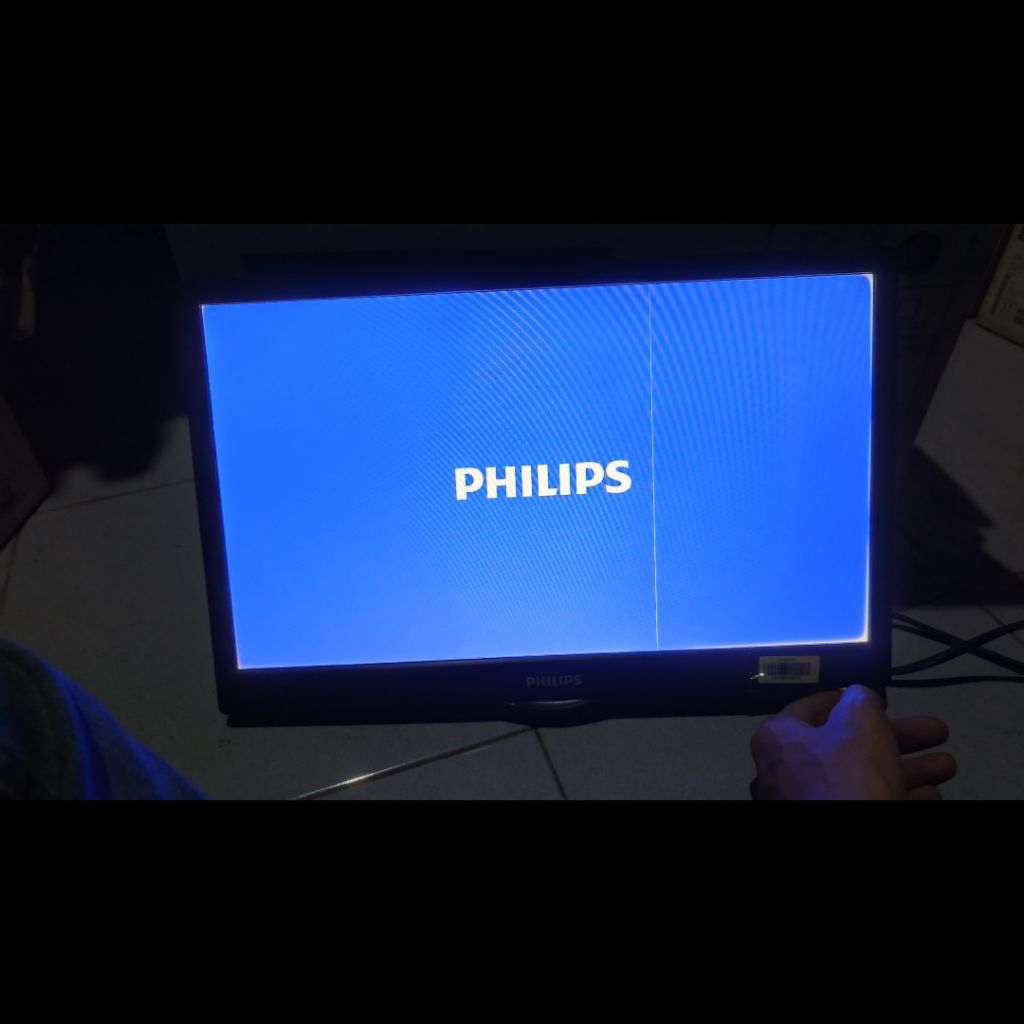 Monitor Murah Meriah Philips 16 Inch 163V5L Shadow Dan Garis