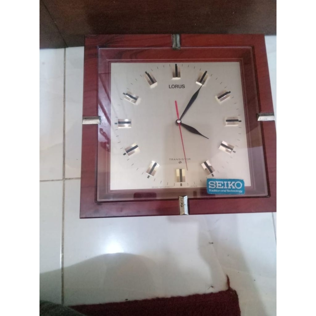 jam dinding Lorus Seiko classic