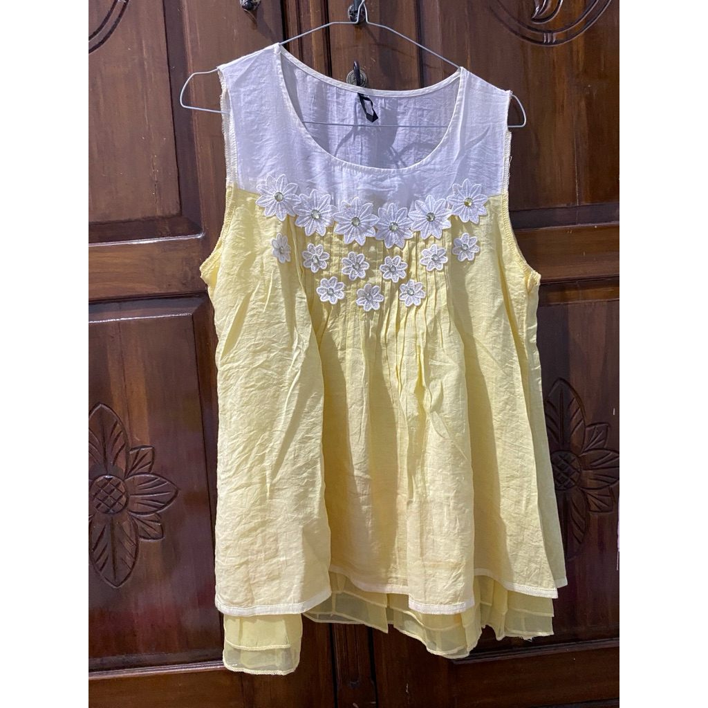 Preloved soft yellow