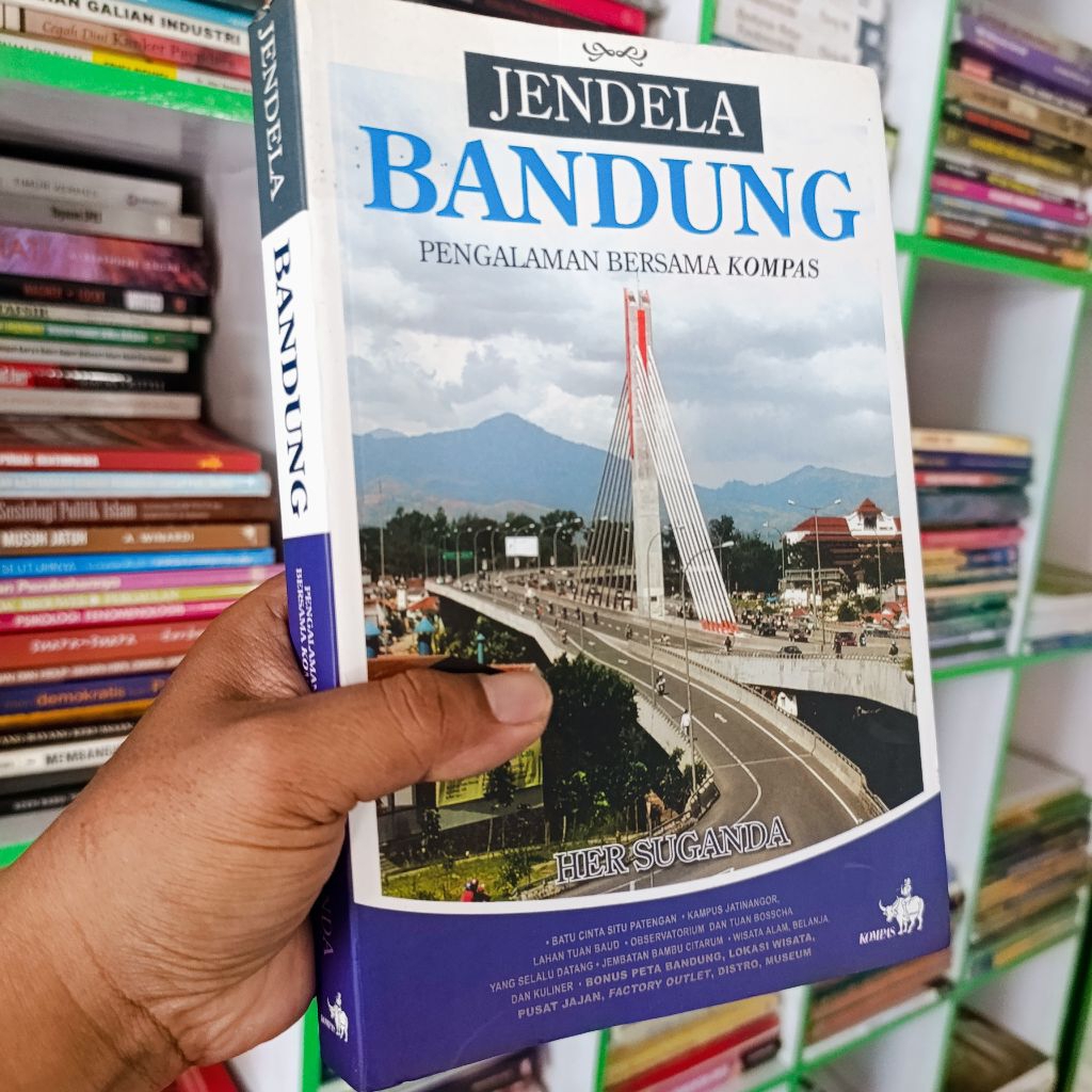buku jendela Bandung pengalaman bersama Kompas her Suganda original
