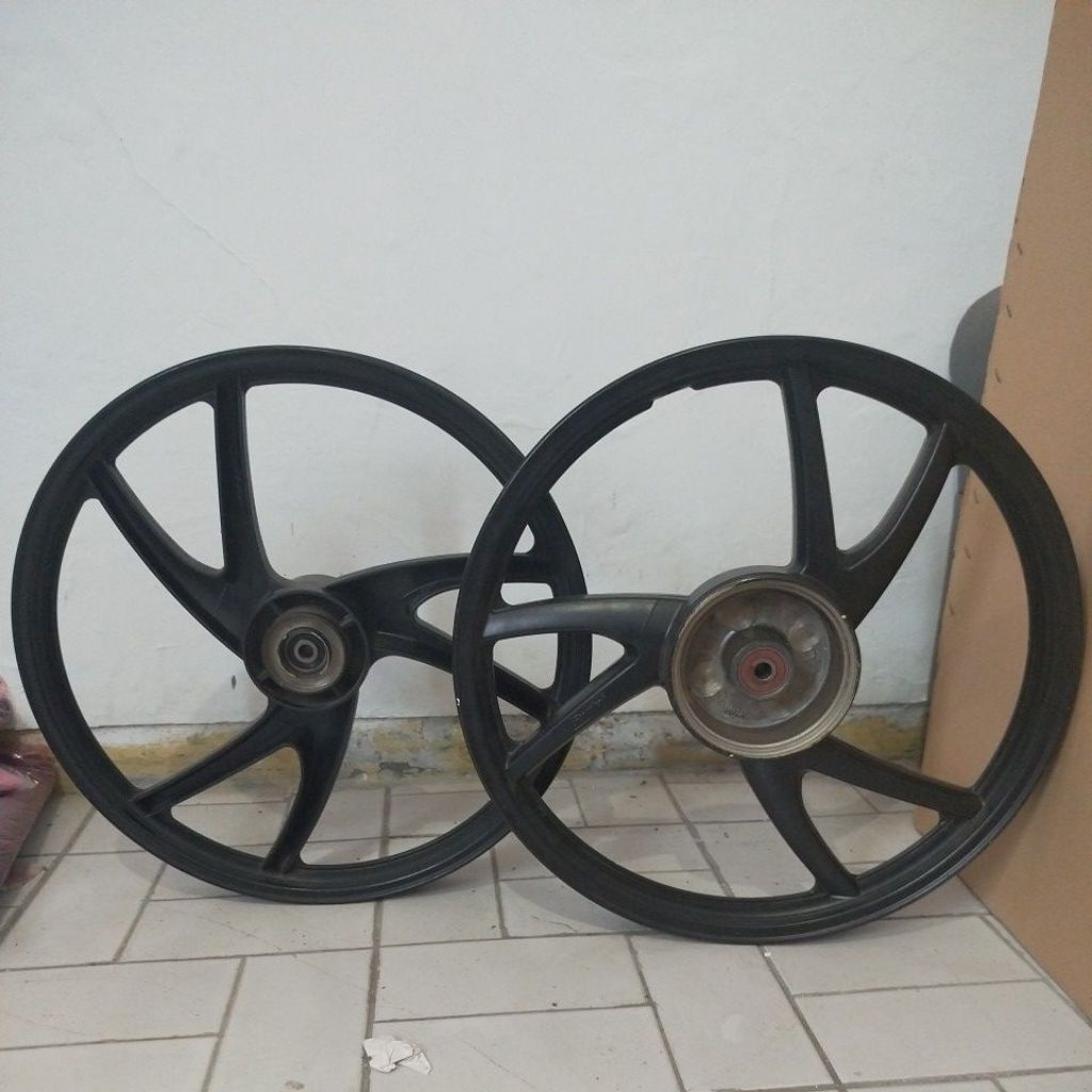 velg racing sprint yamaha palang 3 cabang hitam 1.4/1.6-17