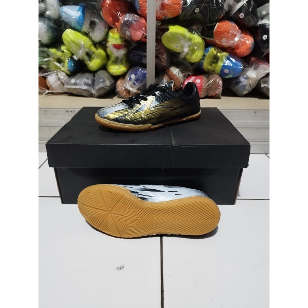 sepatu futsal anak specs