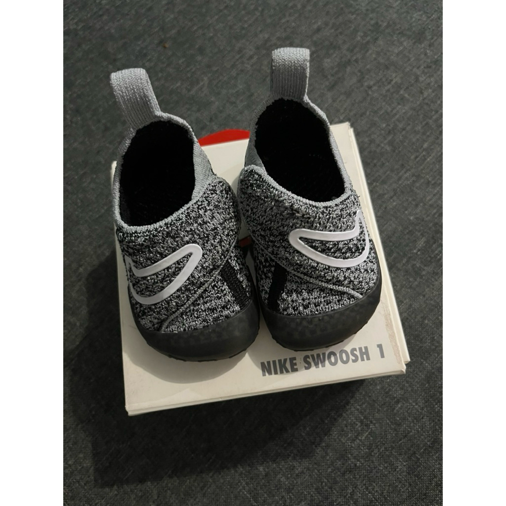 NIKE SWOOSH 1 BLACK/WHITE-WOLF GREY 3C