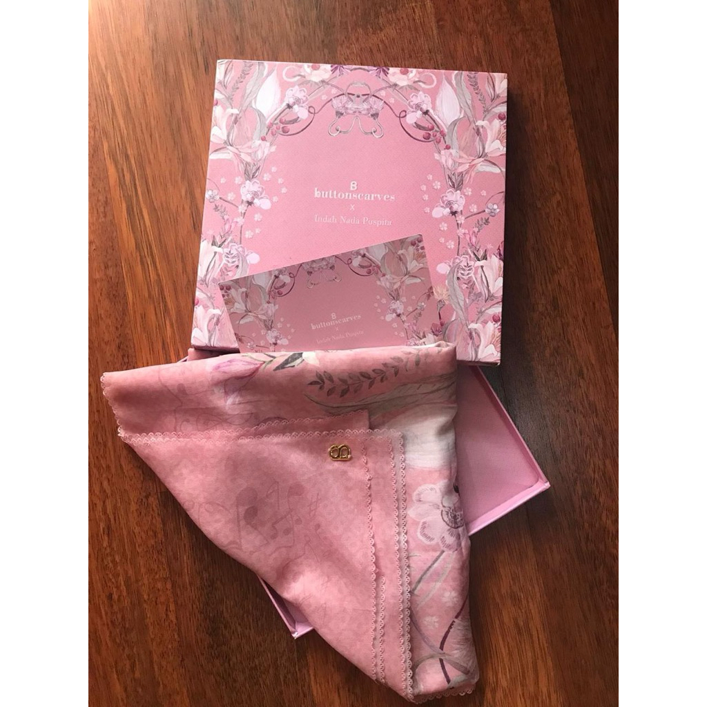 Buttonscarve Nada puspita