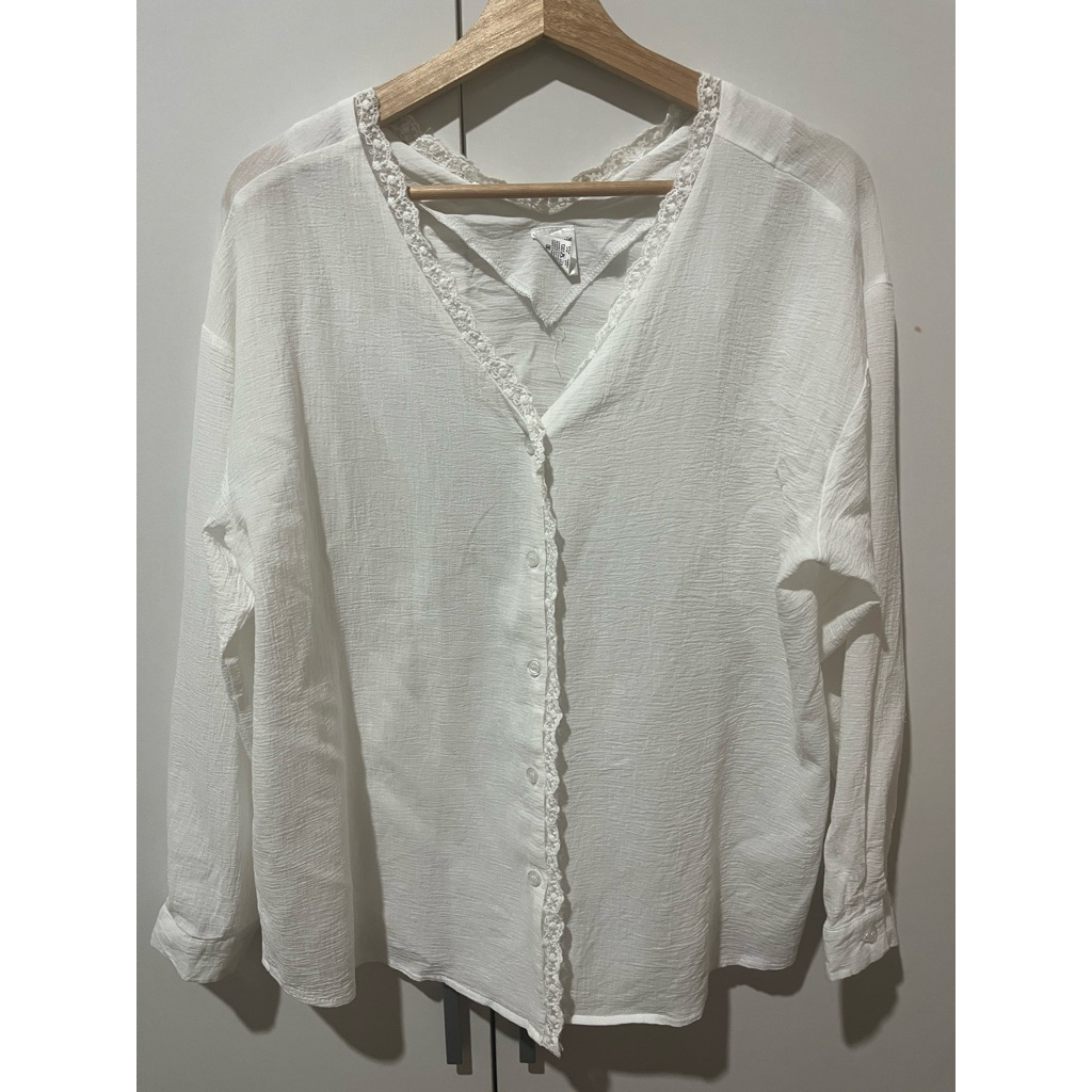 Atasan blouse putih brokat korean style jumbo LD 120 white blouse
