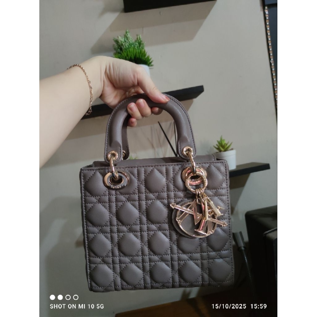 i wear myra glace bag, TAS KULIT DOMBA,TAS WANITA, MYRA BAG, HANDBAG, SLING BAG, TAS PESTA
