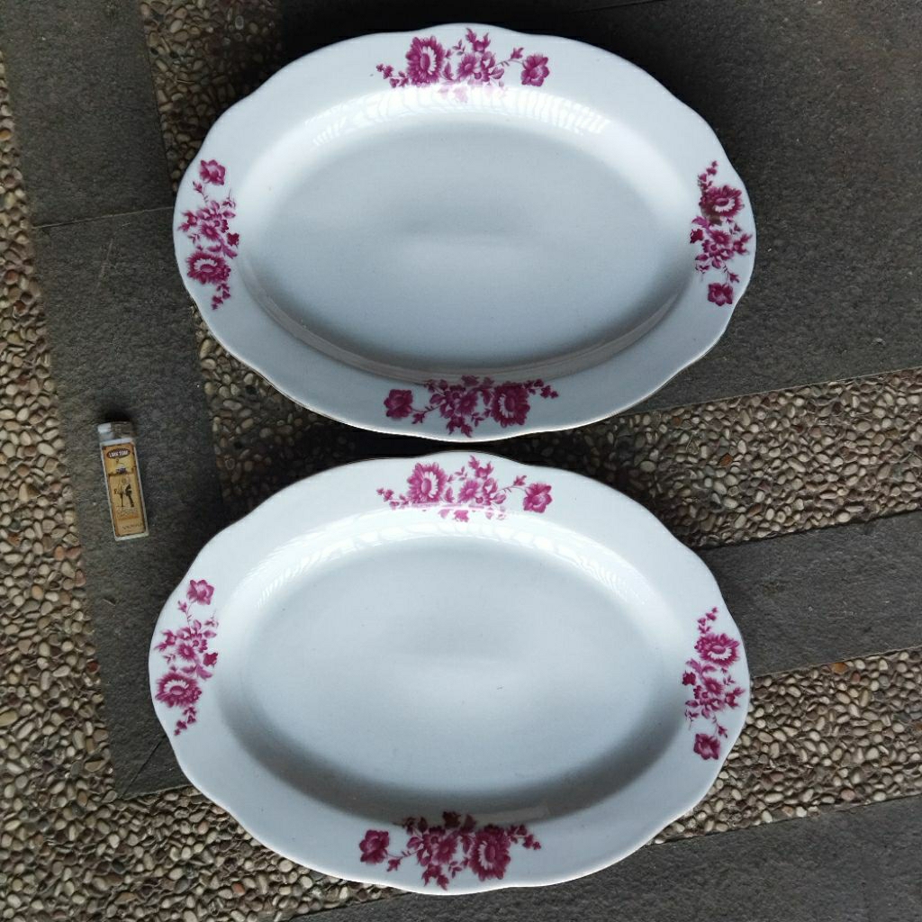 Pajangan Vintage Sepasang Lodor Piring Oval Keramik