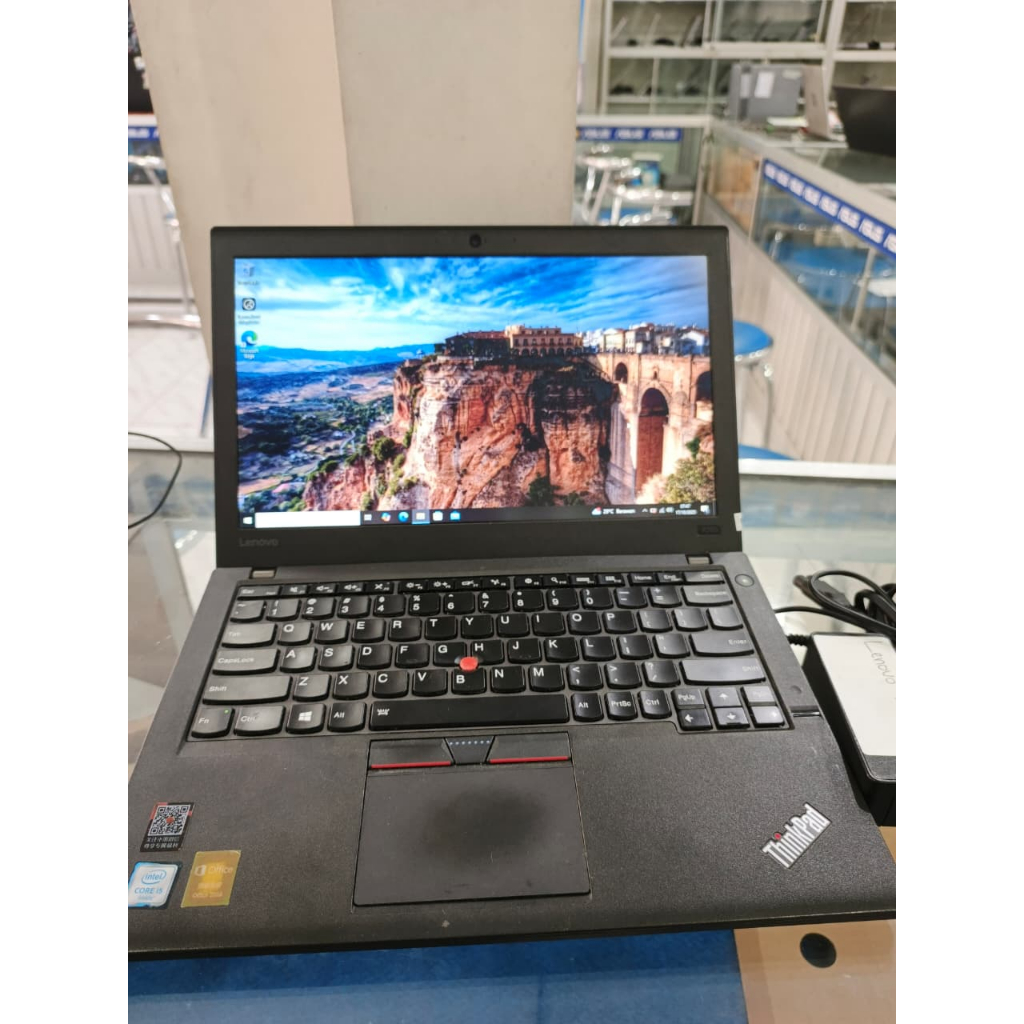 LAPTOP LENOVO THINKPAD X260//CORE i5 -6300U//Ram 8 //SSD//Windows 10