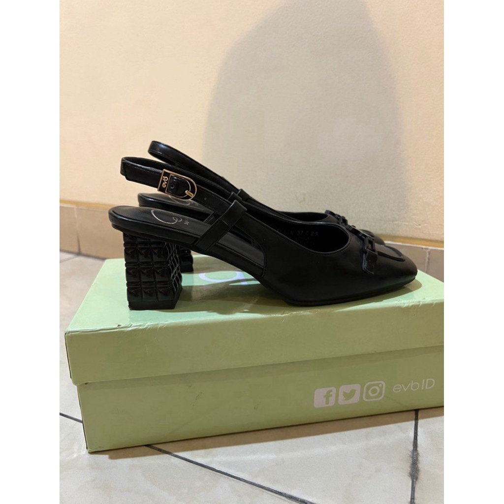 Pre-Loved Everbest Blocked Heels Black Hitam