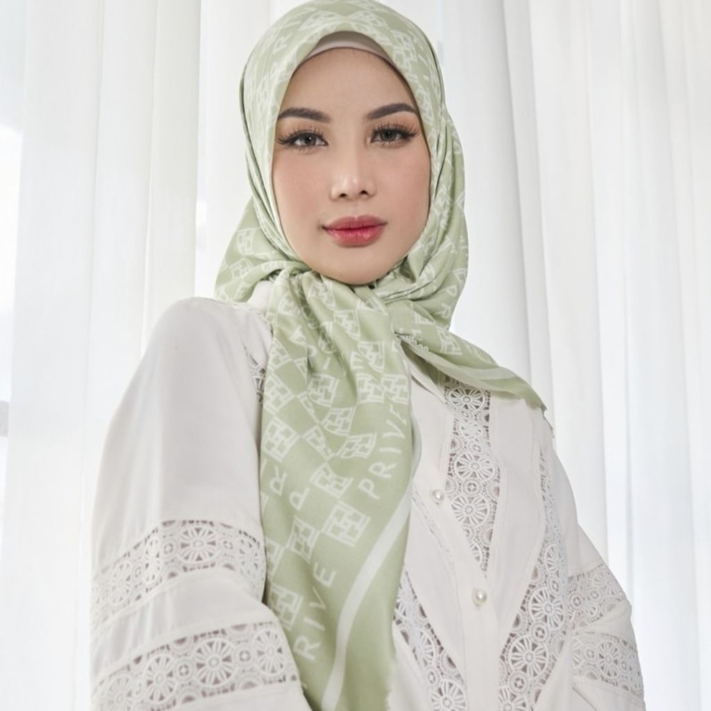 IVAN GUNAWAN PRIVE - Allure Green Scarf Hijab Segi Empat Jilbab ORIGINAL By IVAN GUNAWAN