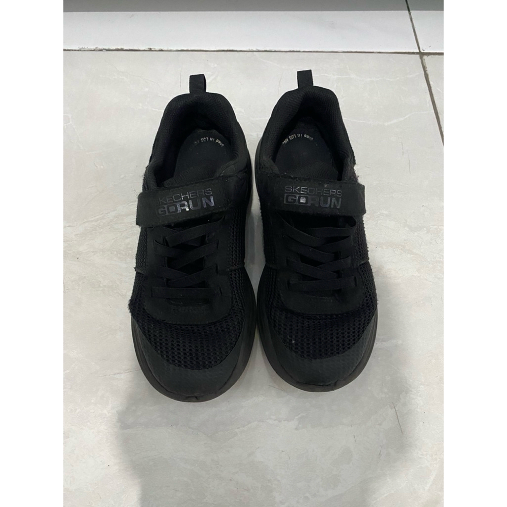 Sepatu sekolah skechers hitam