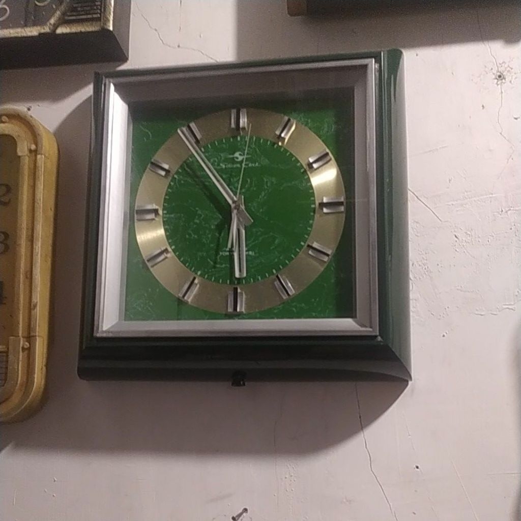 Jam Dinding Transistor