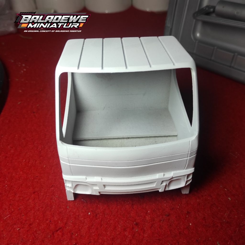 KABIN Hino 300 Grill Giga Rakitan Untuk Truk Plastik Modif Miniatur