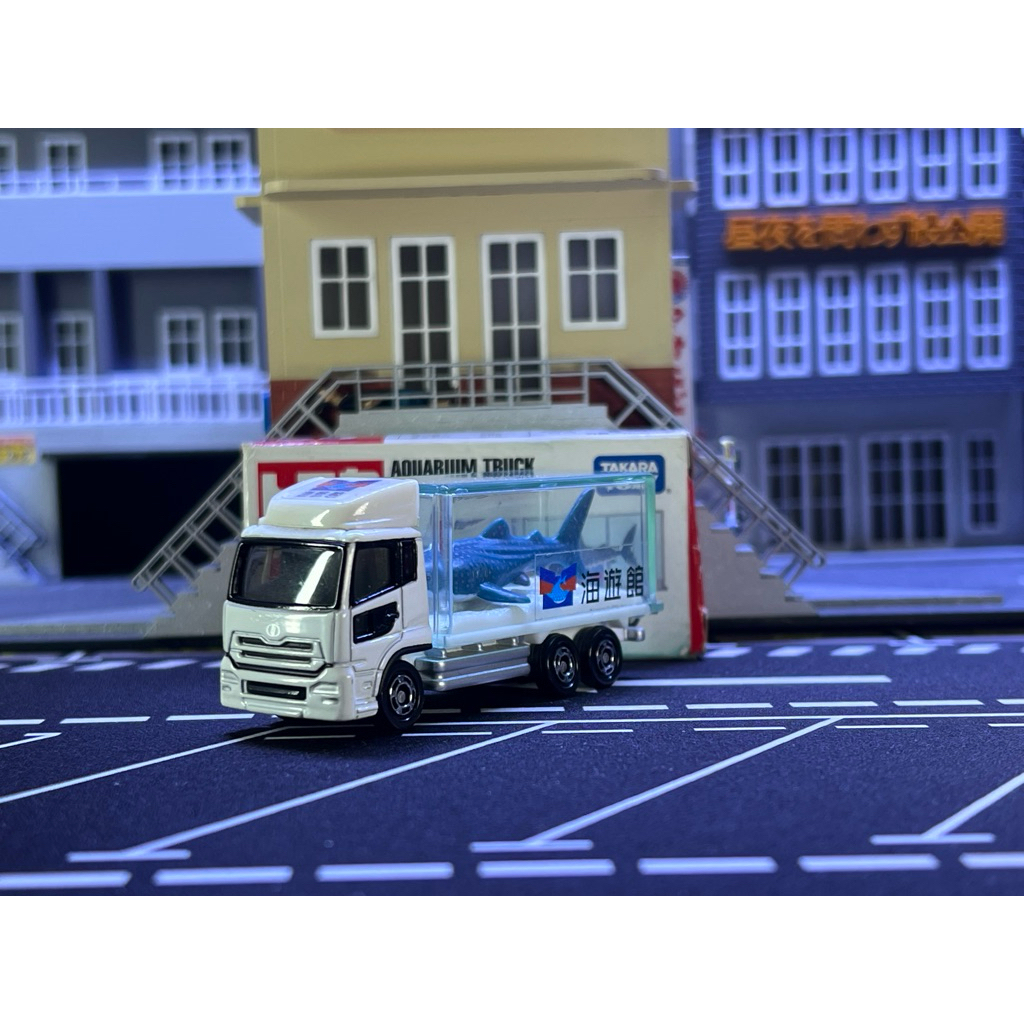 1:64 TOMICA Aquarium Truck