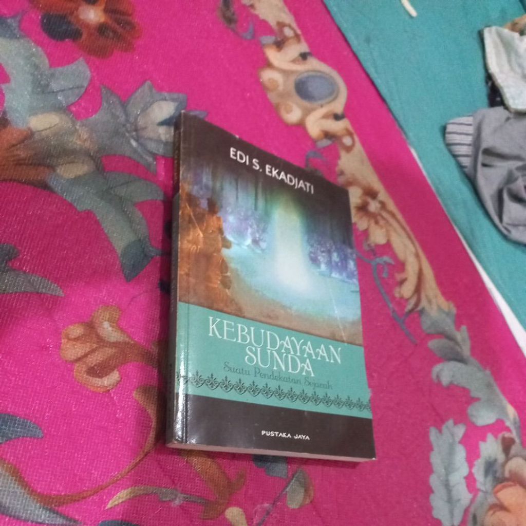 Buku Kebudayaan Sunda Edi S Ekadjati