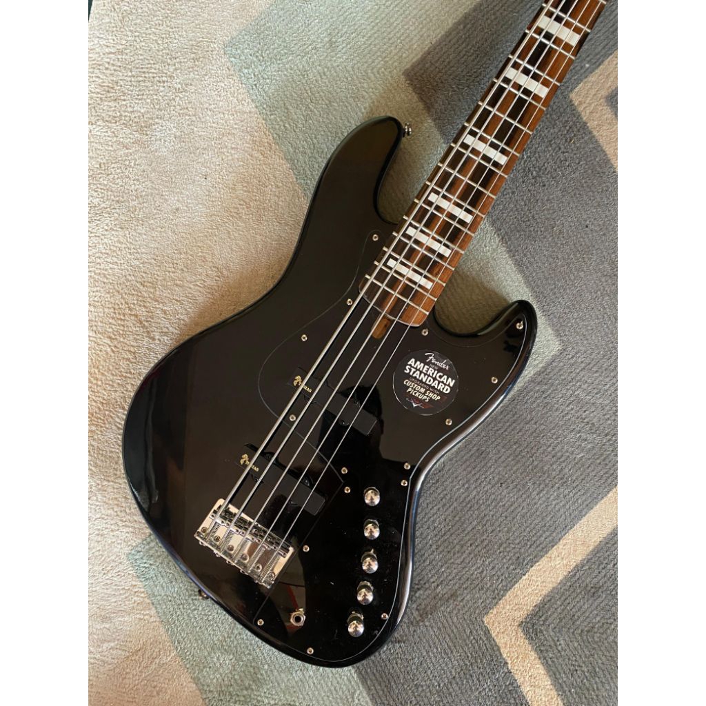 Bass 5string Fender Jazz Custom  Preamp Aktive