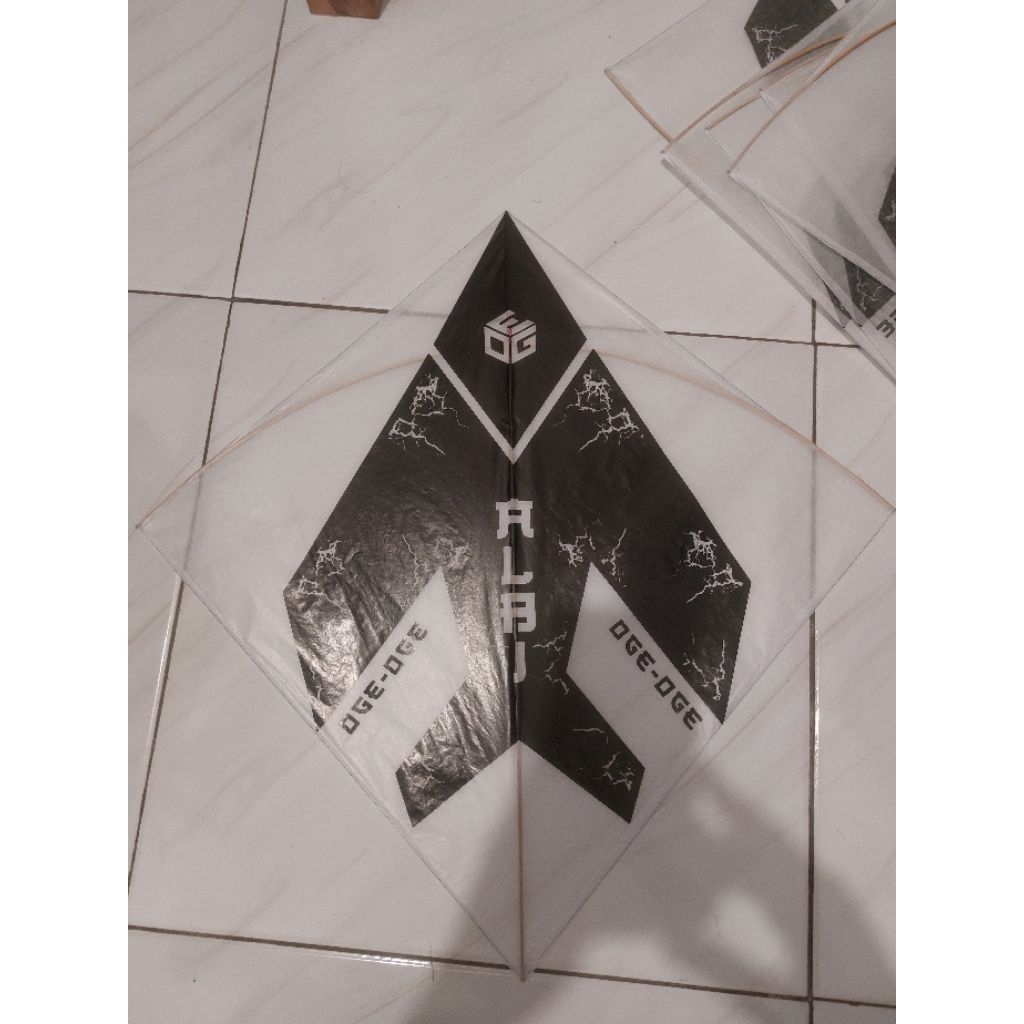 Layangan Sukhoi Super Apus Lilitan 1 Kertas Minyak Sablon Satu Warna Hitam 