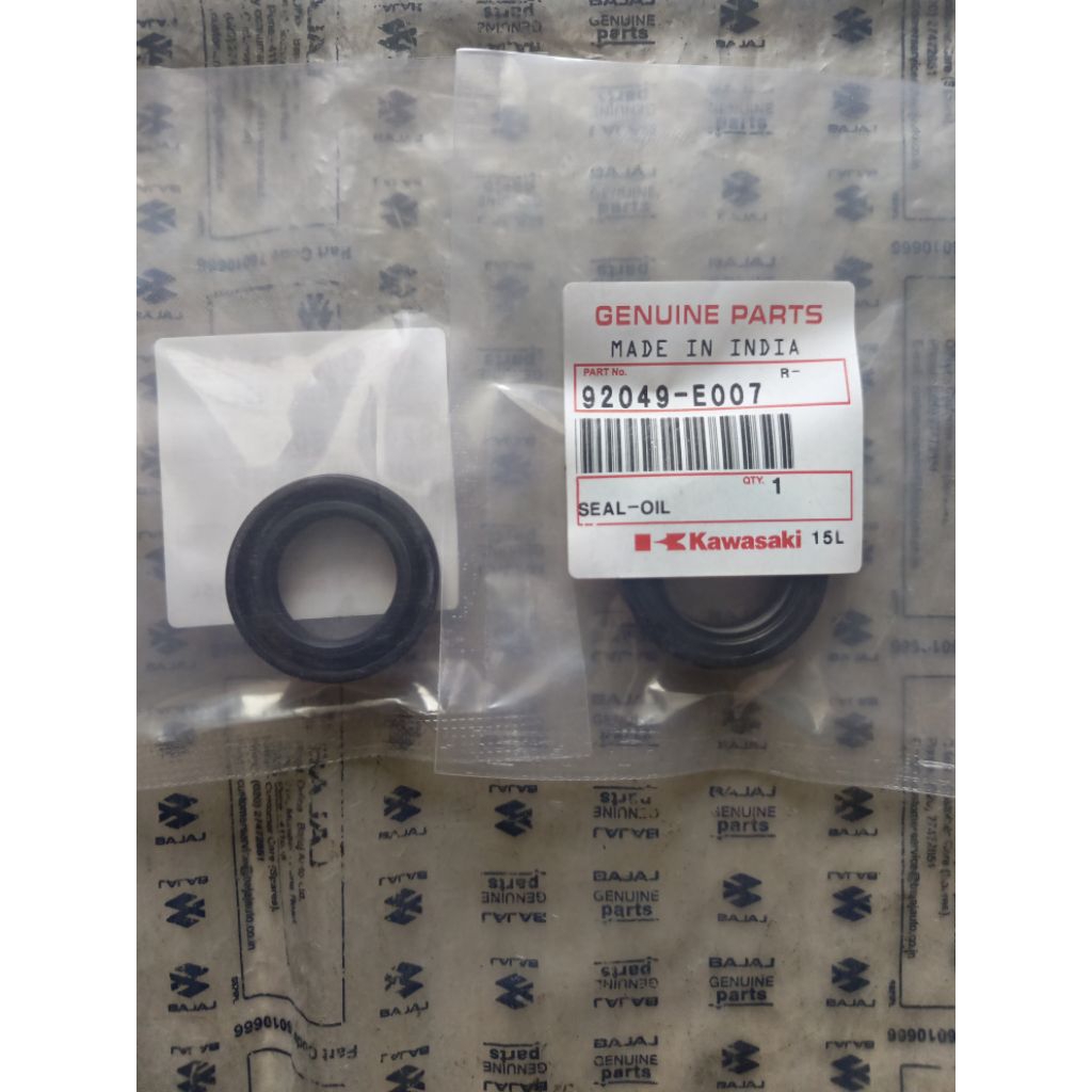 SEAL PELEK DEPAN NS200 SEAL VELG RODA DEPAN BAJAJ 200NS  SIL PELEK DEPAN PULSAR 200NS SEAL KANAN VEL