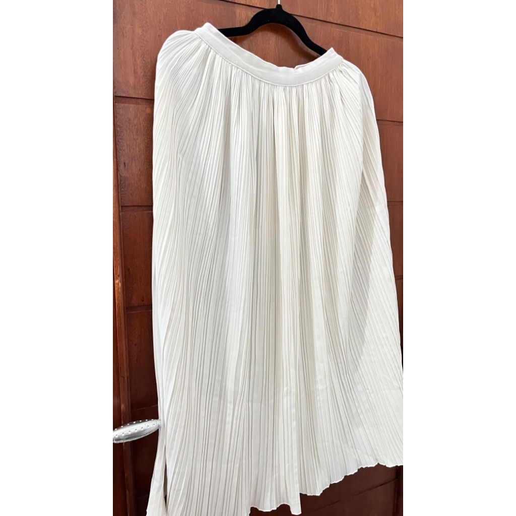 rok putih tulang pleats (preloved)