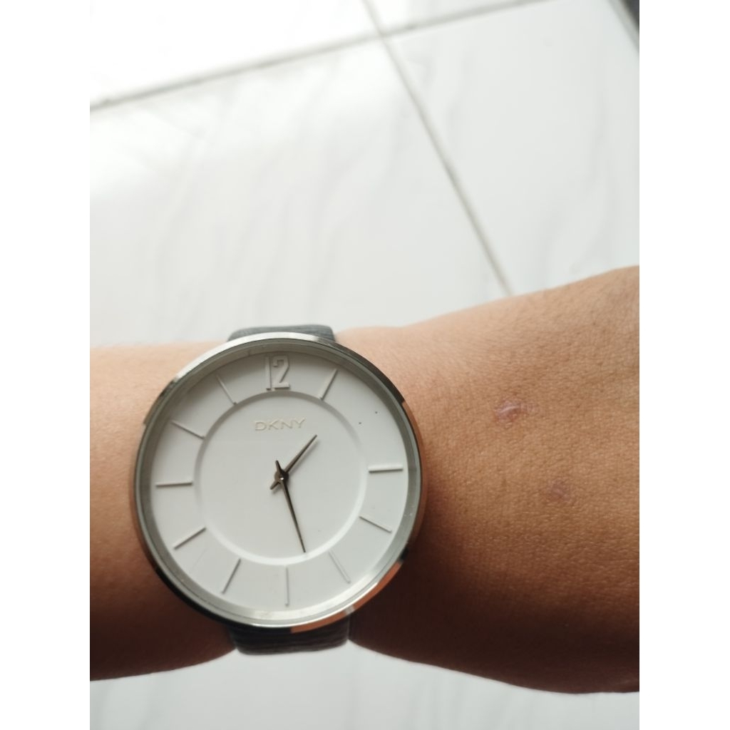 Jam Tangan wanita DKNY