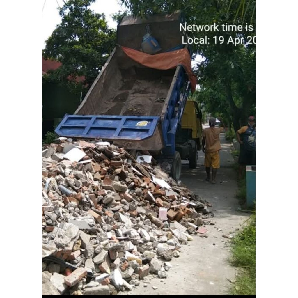 urukan puing bangunan Jakarta selatan