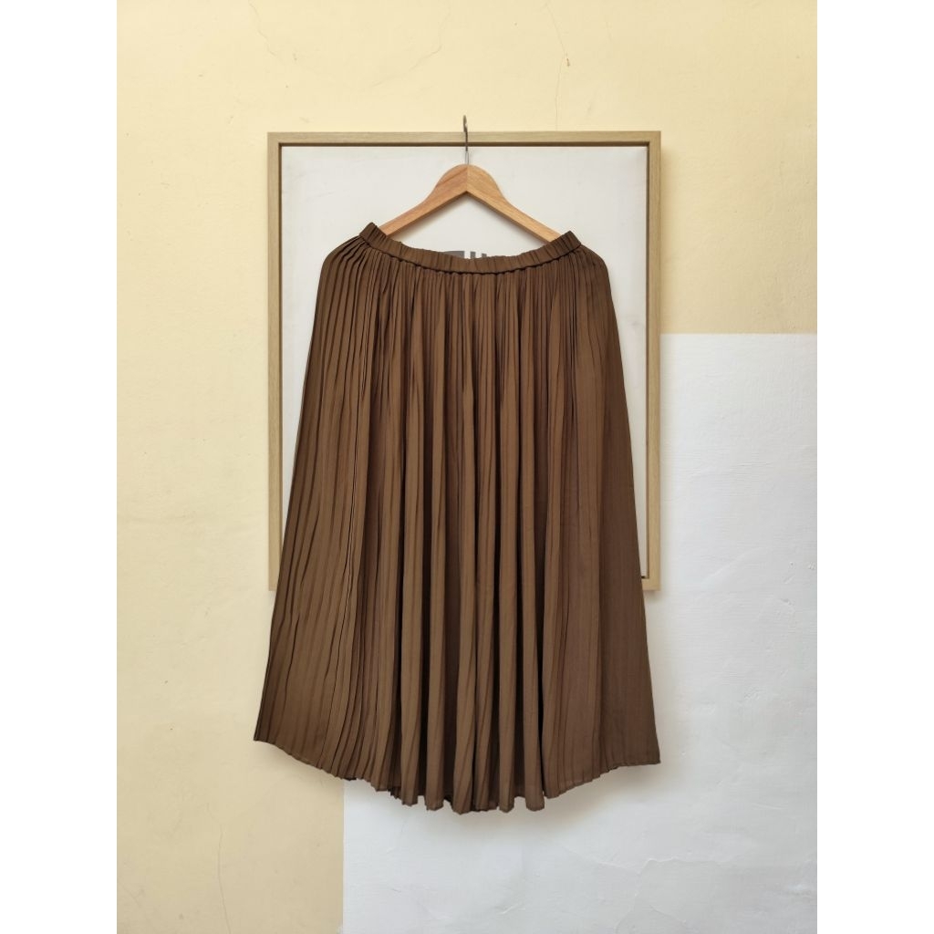 Rok Uniqlo Plisket Olive