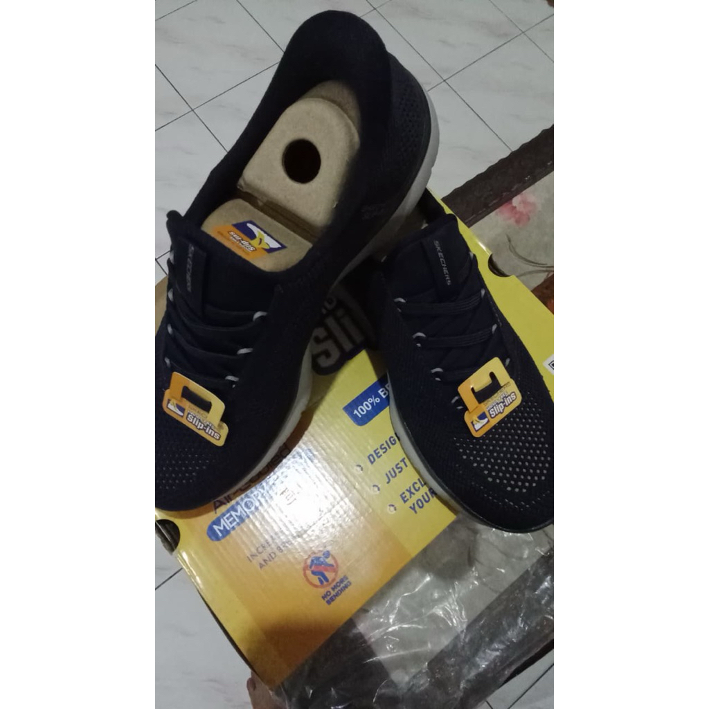 Sepatu Skechers Hitam